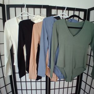 BODYSUITS  5-Pack V-Neck w/ Snap Closure Size Medium